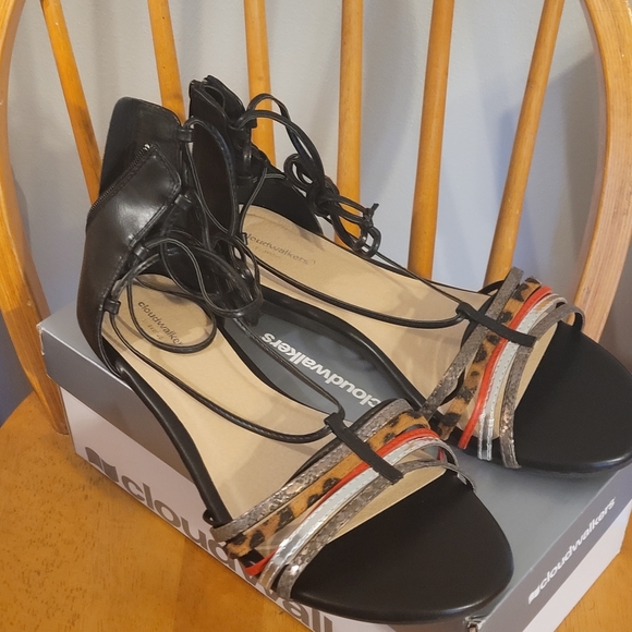 Shoes - Picture 2 of 4